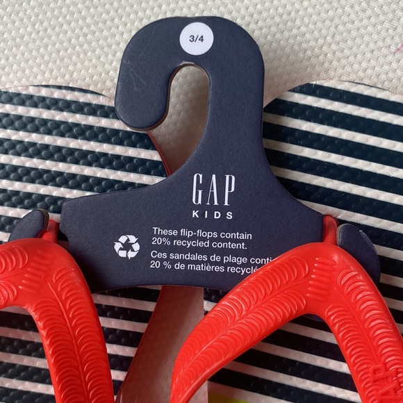 GAP kids flip flop. Size 3/4 - Picture 3 of 3